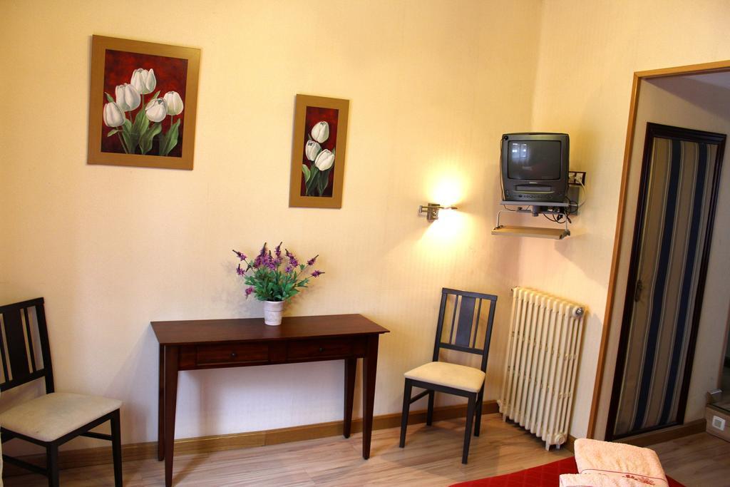 Hostal De La Torre Hostal Economico Valladolid Chambre photo