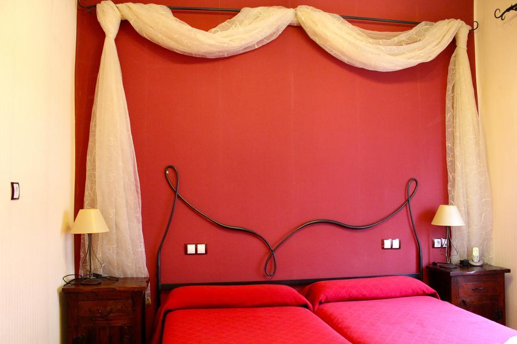 Hostal De La Torre Hostal Economico Valladolid Chambre photo