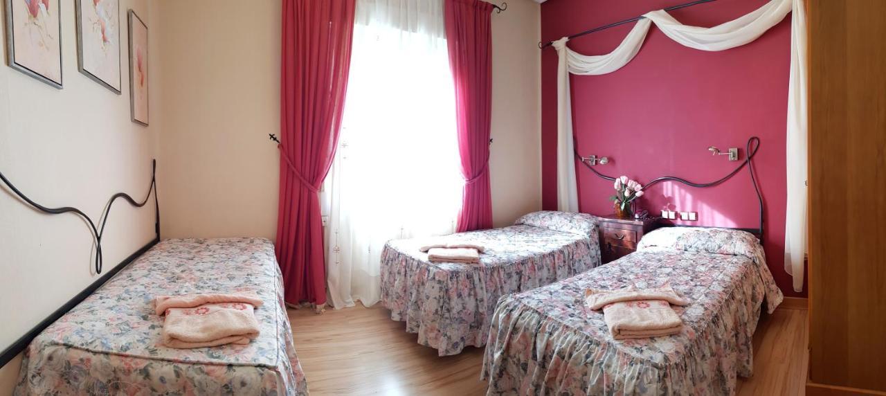 Hostal De La Torre Hostal Economico Valladolid Extérieur photo